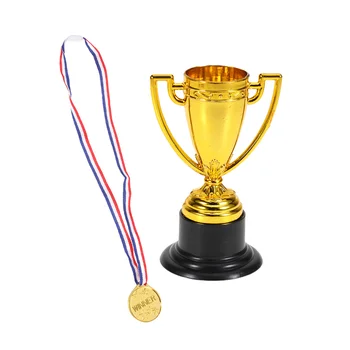 16Pcs Mini Plastikust Kuld Tassi Tasu Auhindu Lapsed Väikesed Medalid Lapsed Kingitus Auhinnad Golden Trophy (8xTrophies + 8xMedals)